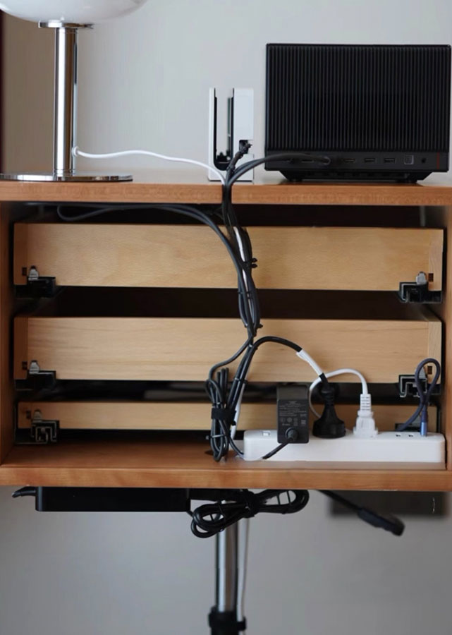 Tula Adjustable Table