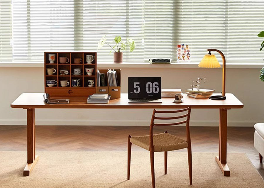 Pavi Dining Table