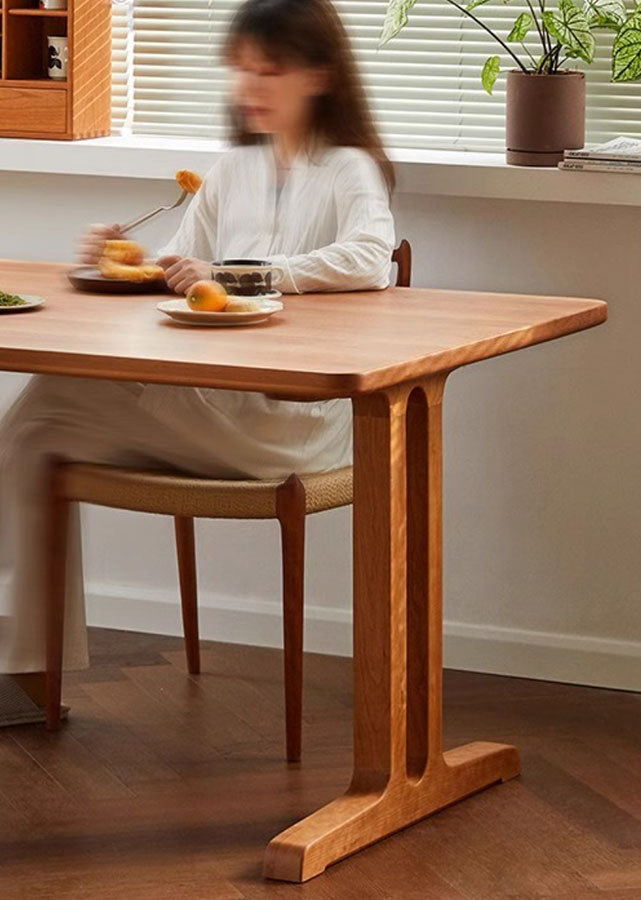 Pavi Dining Table